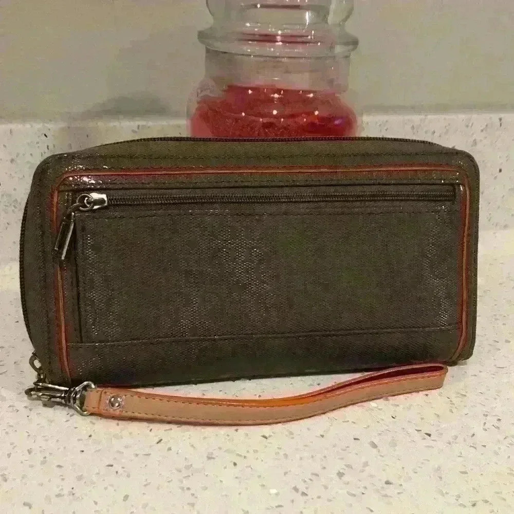 Guess Wallet - Picture 4 of 6